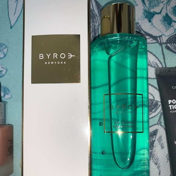 Beauty products make up - Picture 3 of 7